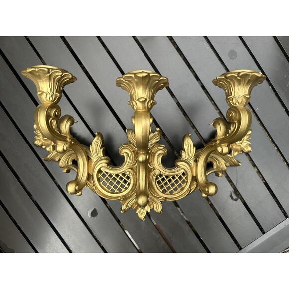 VINTAGE SYROCO 1966 WALL SCONCE HOLDS 3 TAPER CANDLES GOLD HOLLYWOOD REGENCY - Picture 1 of 6